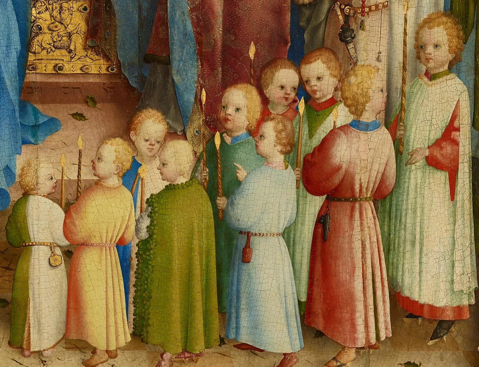 Die Kinder mit ihren Kerzen, vom kleinsten vorn bis zum größten hinten.